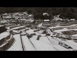 雪化粧した冬の坂折棚田