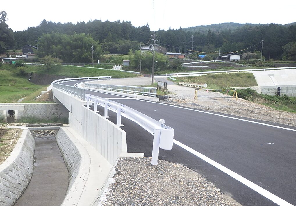 近藤工務店が新設した橋梁（勢井後橋）と取付道路